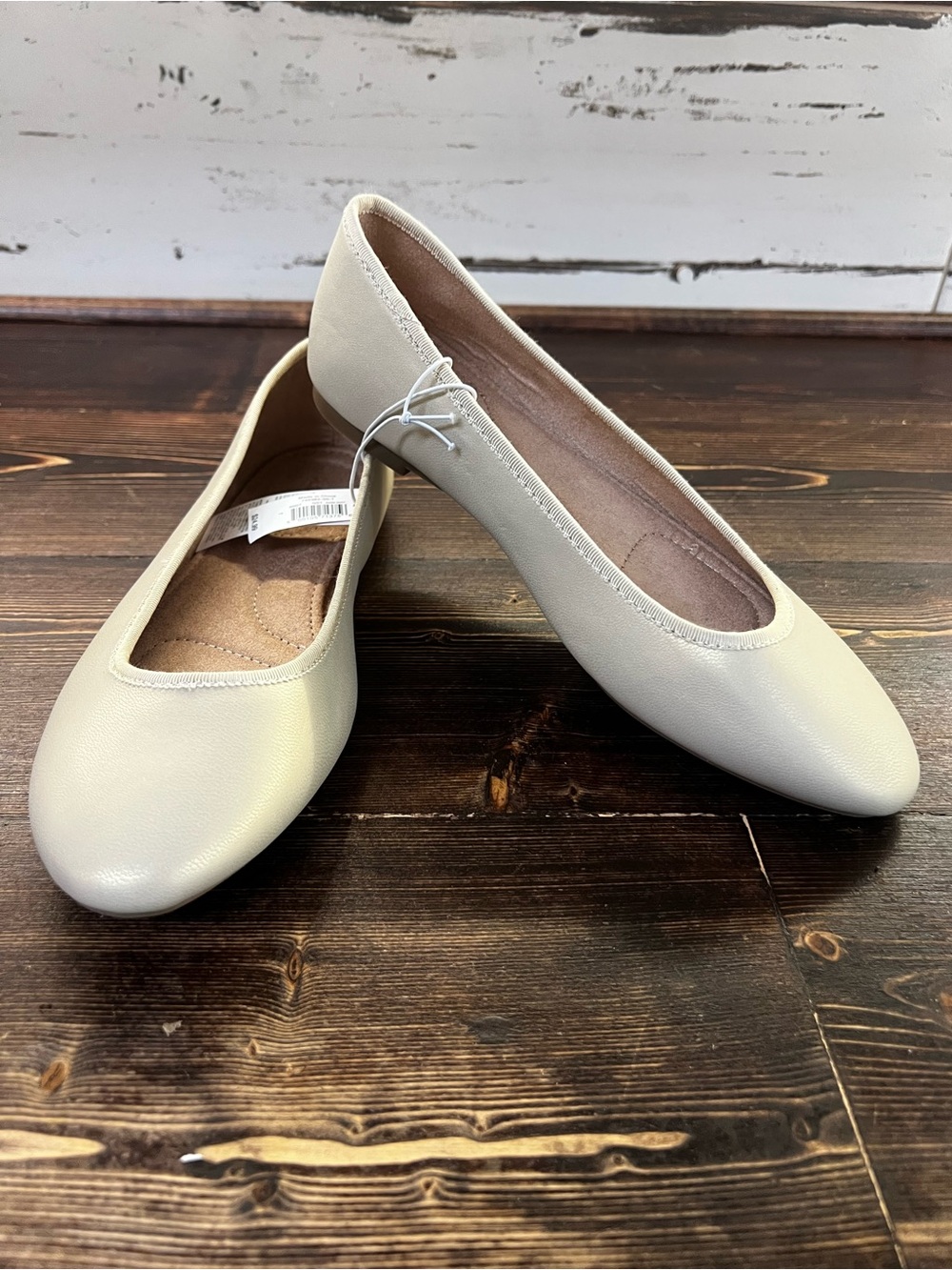 NWT • Old Navy • Women’s Faux-Leather Ballet Flats • Color: Gold/Cream • Size 7